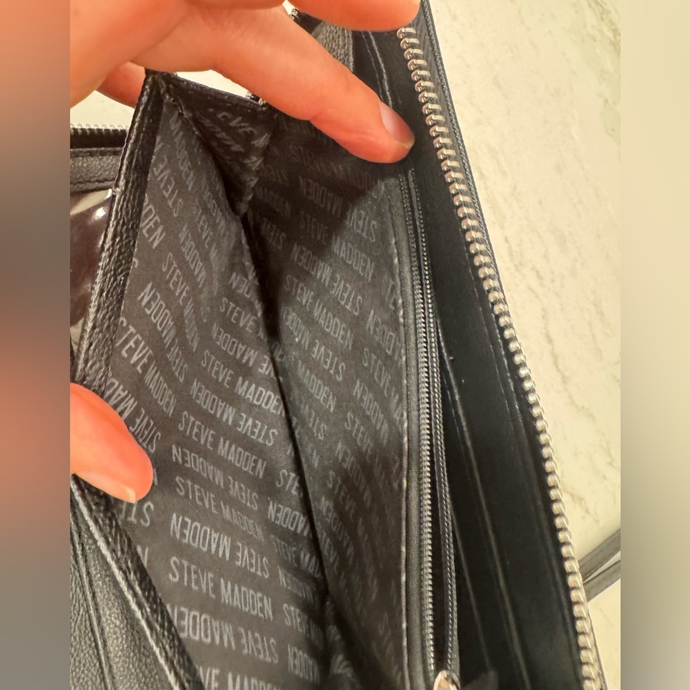 Steve Madden Black Zip-Around Wristlet Wallet Clutch – Multi-Card Organizer 🖤✨ - Picture 3 of 8
